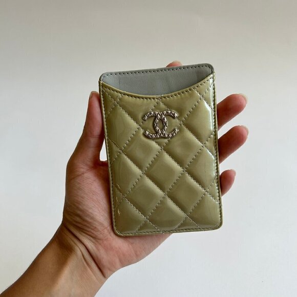 CHANEL PATENT LEATHER QUILTED CC INTERLOCKING LOGO CARD HOLDER - Picture 4 of 6